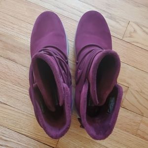 Womens Burgundy Suede Sketchers Size 8.5 US